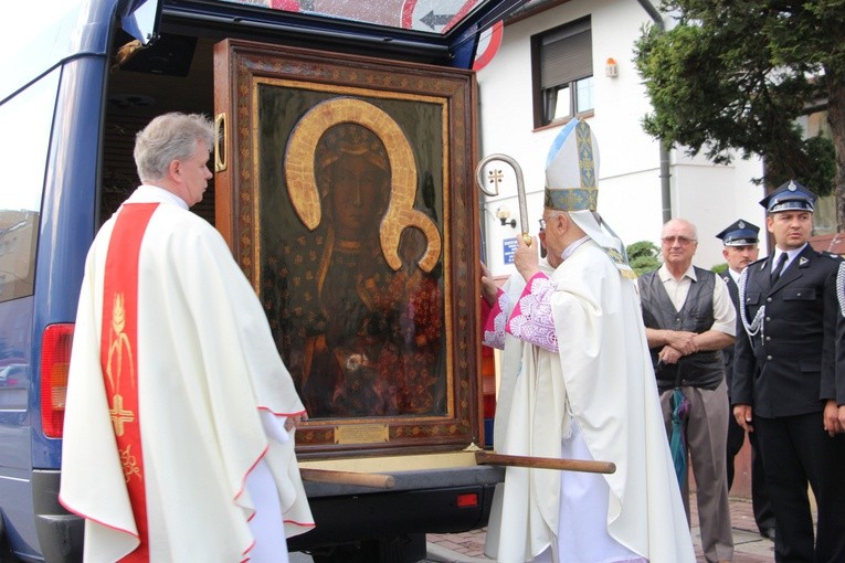 Powitanie ikony MB Częstochowskiej w parafii Świętego Ducha w Łowiczu