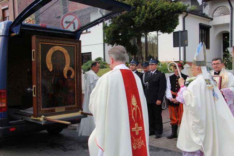 Powitanie ikony MB Częstochowskiej w parafii Świętego Ducha w Łowiczu