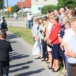 Procesja Bożego Ciała po kwietnym chodniku