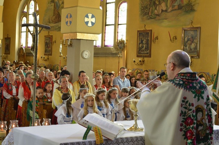 Procesja z widokiem na Tatry w Miętustwie