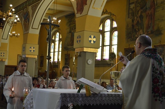 Procesja z widokiem na Tatry w Miętustwie