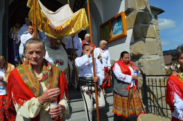 Procesja z widokiem na Tatry w Miętustwie