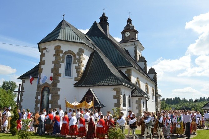 Procesja z widokiem na Tatry w Miętustwie