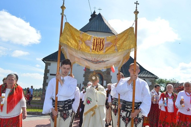 Procesja z widokiem na Tatry w Miętustwie