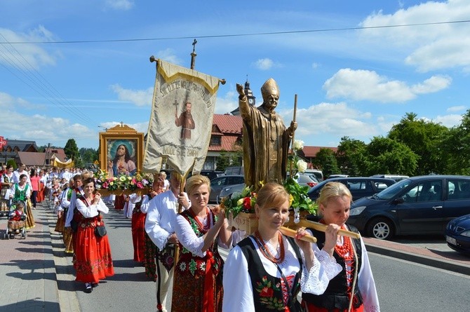 Procesja z widokiem na Tatry w Miętustwie