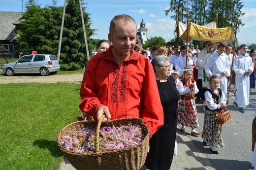 Procesja z widokiem na Tatry w Miętustwie