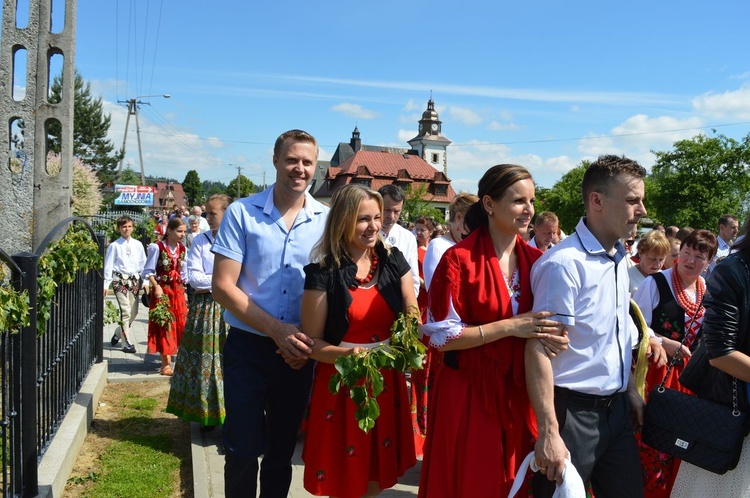 Procesja z widokiem na Tatry w Miętustwie