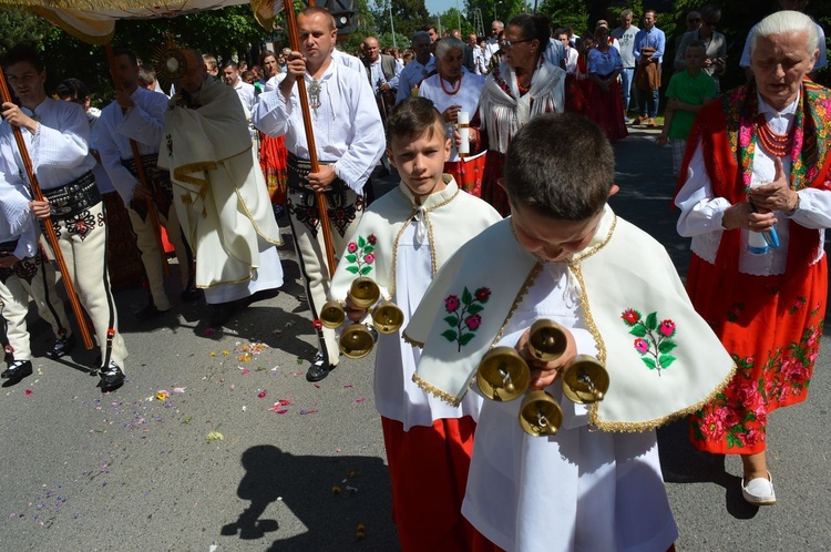 Procesja z widokiem na Tatry w Miętustwie