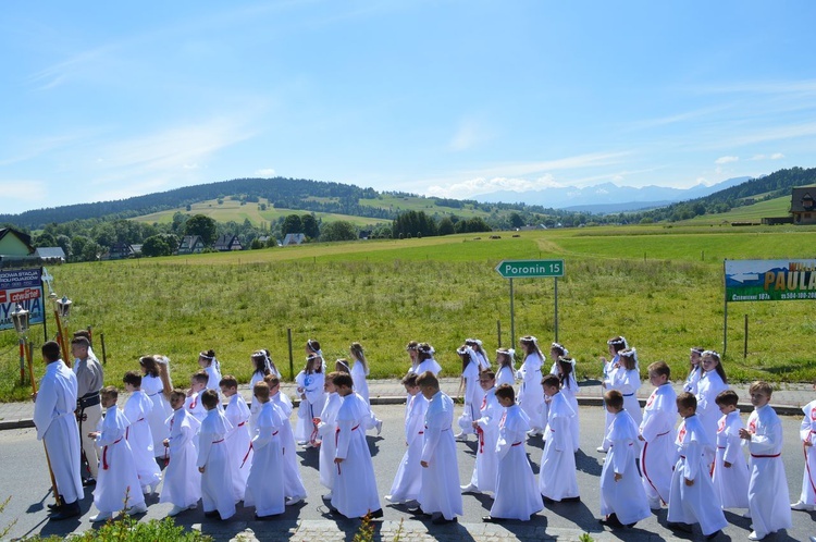 Procesja z widokiem na Tatry w Miętustwie