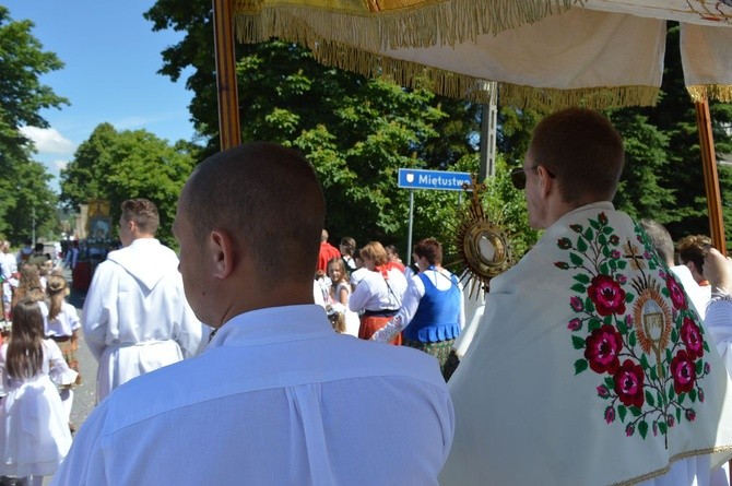 Procesja z widokiem na Tatry w Miętustwie