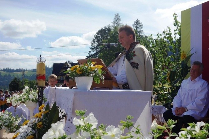 Procesja z widokiem na Tatry w Poroninie 