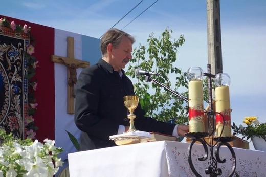 Procesja z widokiem na Tatry w Poroninie 