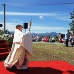 Procesja z widokiem na Tatry w Poroninie 