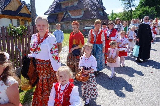 Procesja z widokiem na Tatry w Poroninie 