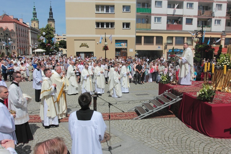 Wielka procesja w Legnicy