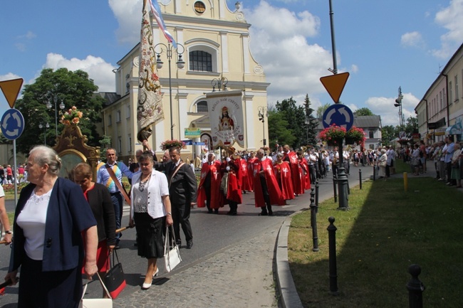  W procesji z Chrystusem