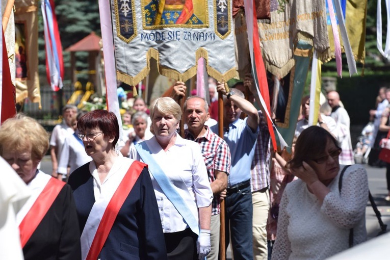 Ulicami Świdnicy z Najświętszym Sakramentem