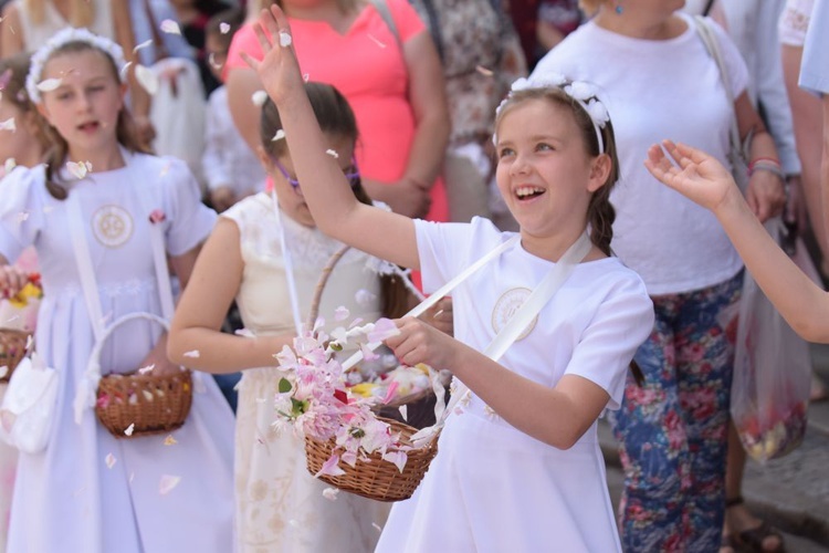 Ulicami Świdnicy z Najświętszym Sakramentem