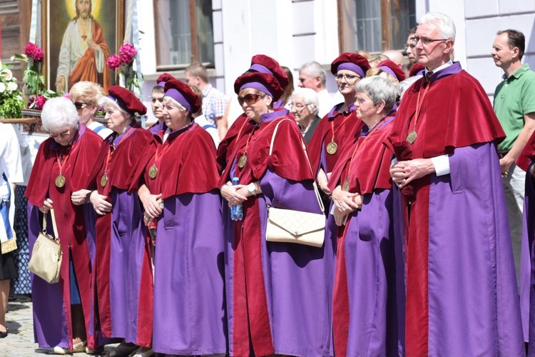 Ulicami Świdnicy z Najświętszym Sakramentem