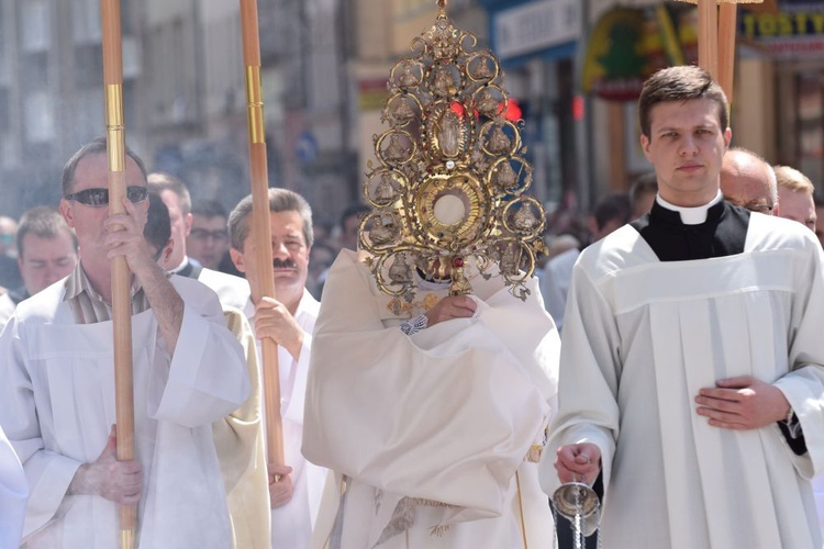 Ulicami Świdnicy z Najświętszym Sakramentem