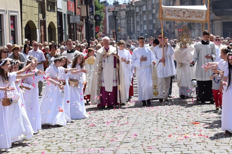 Ulicami Świdnicy z Najświętszym Sakramentem