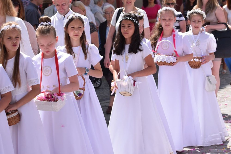 Ulicami Świdnicy z Najświętszym Sakramentem