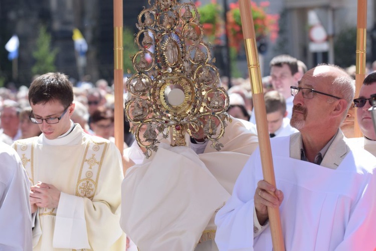 Ulicami Świdnicy z Najświętszym Sakramentem