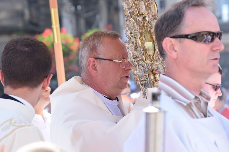 Ulicami Świdnicy z Najświętszym Sakramentem