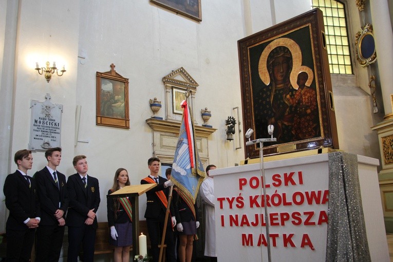 Powitanie MB Częstochowskiej w kościele rektorskim oo. pijarów w Łowiczu
