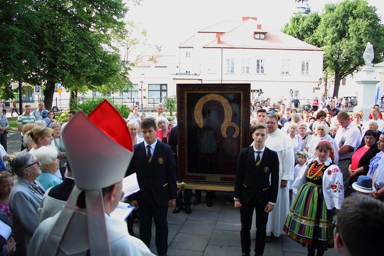 Powitanie MB Częstochowskiej w kościele rektorskim oo. pijarów w Łowiczu