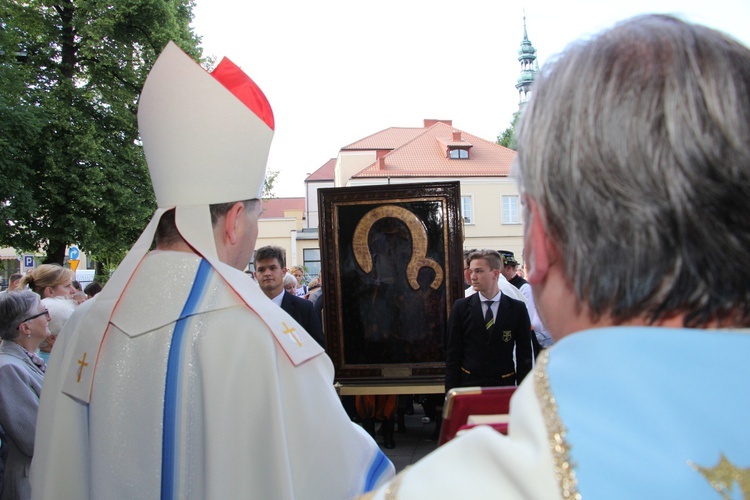 Powitanie MB Częstochowskiej w kościele rektorskim oo. pijarów w Łowiczu