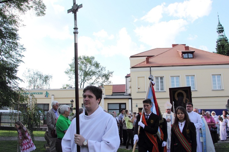 Powitanie MB Częstochowskiej w kościele rektorskim oo. pijarów w Łowiczu