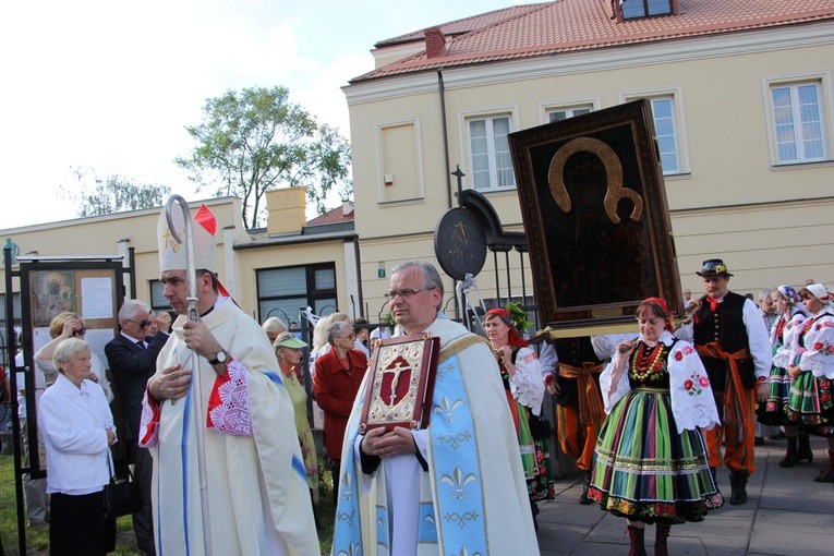 Powitanie MB Częstochowskiej w kościele rektorskim oo. pijarów w Łowiczu