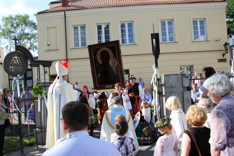 Powitanie MB Częstochowskiej w kościele rektorskim oo. pijarów w Łowiczu