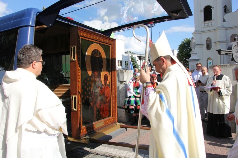 Powitanie MB Częstochowskiej w kościele rektorskim oo. pijarów w Łowiczu