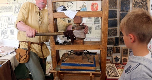 Na jarmarku świętojańskim