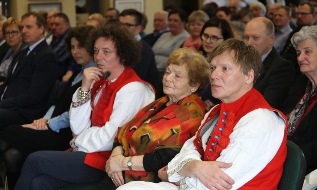 Na spotkanie poświęcone autorom obozowych listów przybyli liczni mieszkańcy Istebnej oraz krewni Probosza i Gazurka