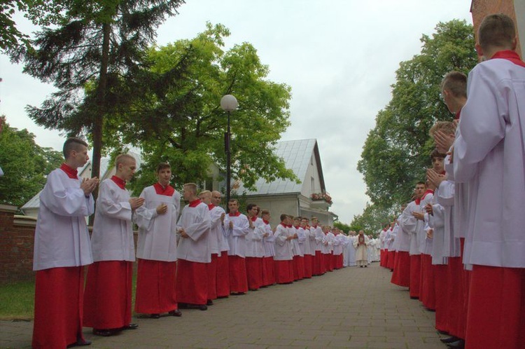 Pielgrzymka ministrantów i lektorów do Wąwolnicy