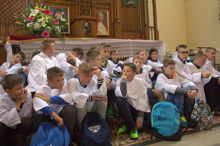 Pielgrzymka ministrantów i lektorów do Wąwolnicy