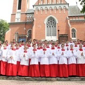 Po kilkumiesięcznym kursie lektorzy zostali przyjęci w poczet ceremoniarzy