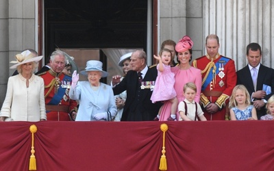Tłumy na obchodach 91. urodzin królowej Elżbiety II