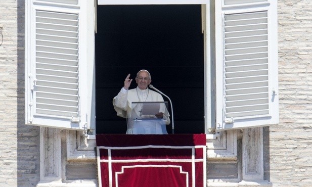 Franciszek: Pokarm eucharystyczny oznacza pełne zdanie się na Jezusa