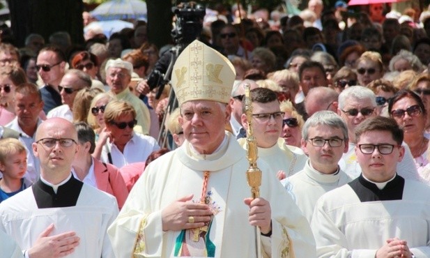 Naśladujmy Maryję w słuchaniu Boga