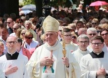 Naśladujmy Maryję w słuchaniu Boga