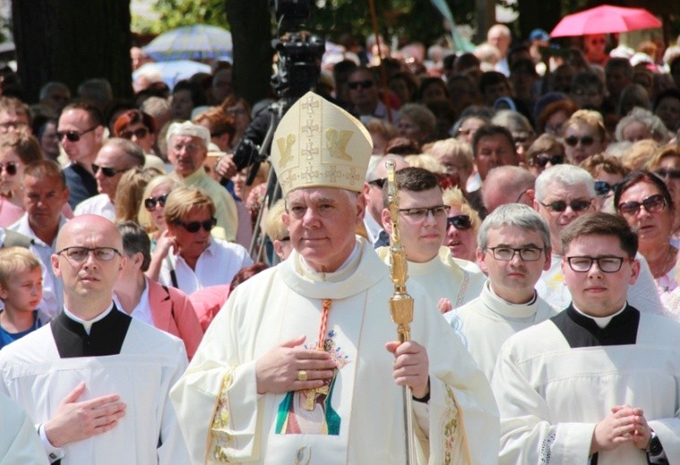 Naśladujmy Maryję w słuchaniu Boga