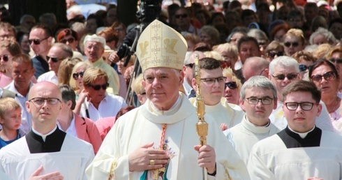 Naśladujmy Maryję w słuchaniu Boga