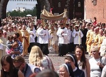 – Chcemy, aby w przestrzeni publicznej dobitnie wybrzmiał głos Bożej miłości – mówił 15 czerwca metropolita krakowski.