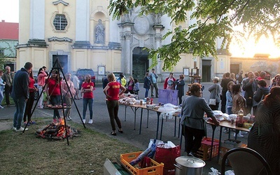 ▲	Piknik pomógł w zgromadzeniu części pieniędzy na pomoc dla chorego Krzysztofa.