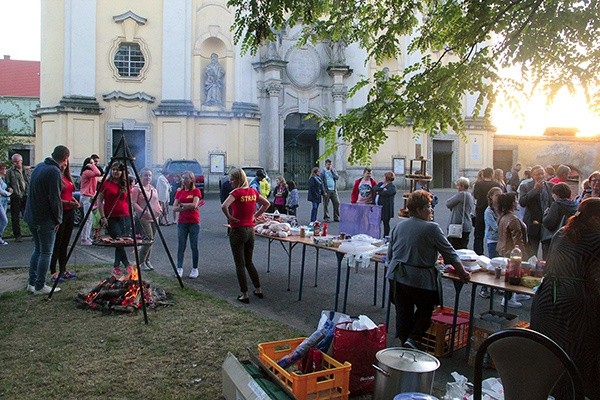 ▲	Piknik pomógł w zgromadzeniu części pieniędzy na pomoc dla chorego Krzysztofa.