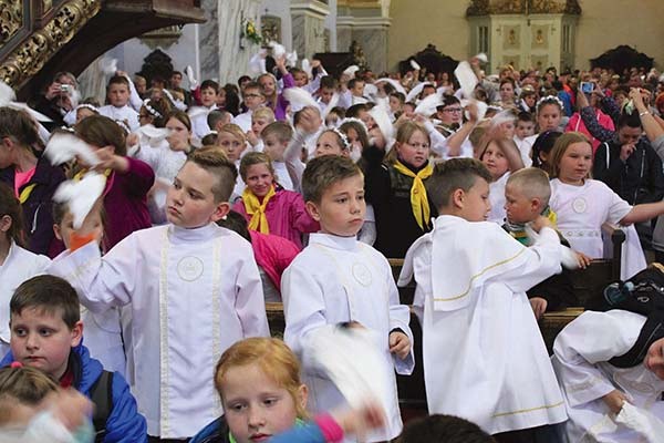 Pielgrzymka do bardzkiego sanktuarium jest największym dorocznym spotkaniem dzieci w diecezji świdnickiej. 